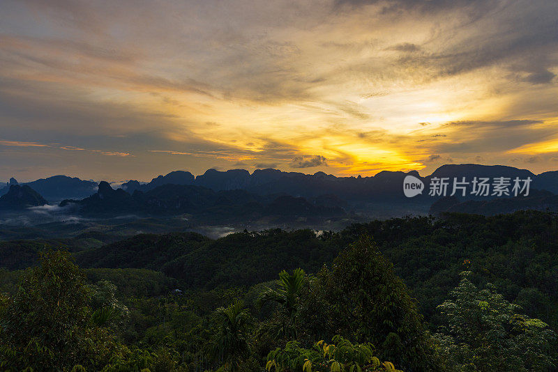 泰国南部Sawi区Doi Ta Pang早晨的视角